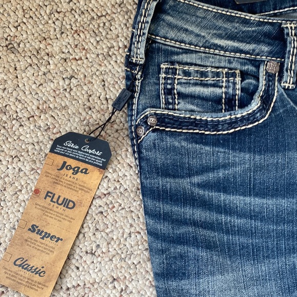 NWT Silver Jeans Boyfriend series Mid-Rise Slim Skinny Leg roll bottom 28x29 - Picture 3 of 6